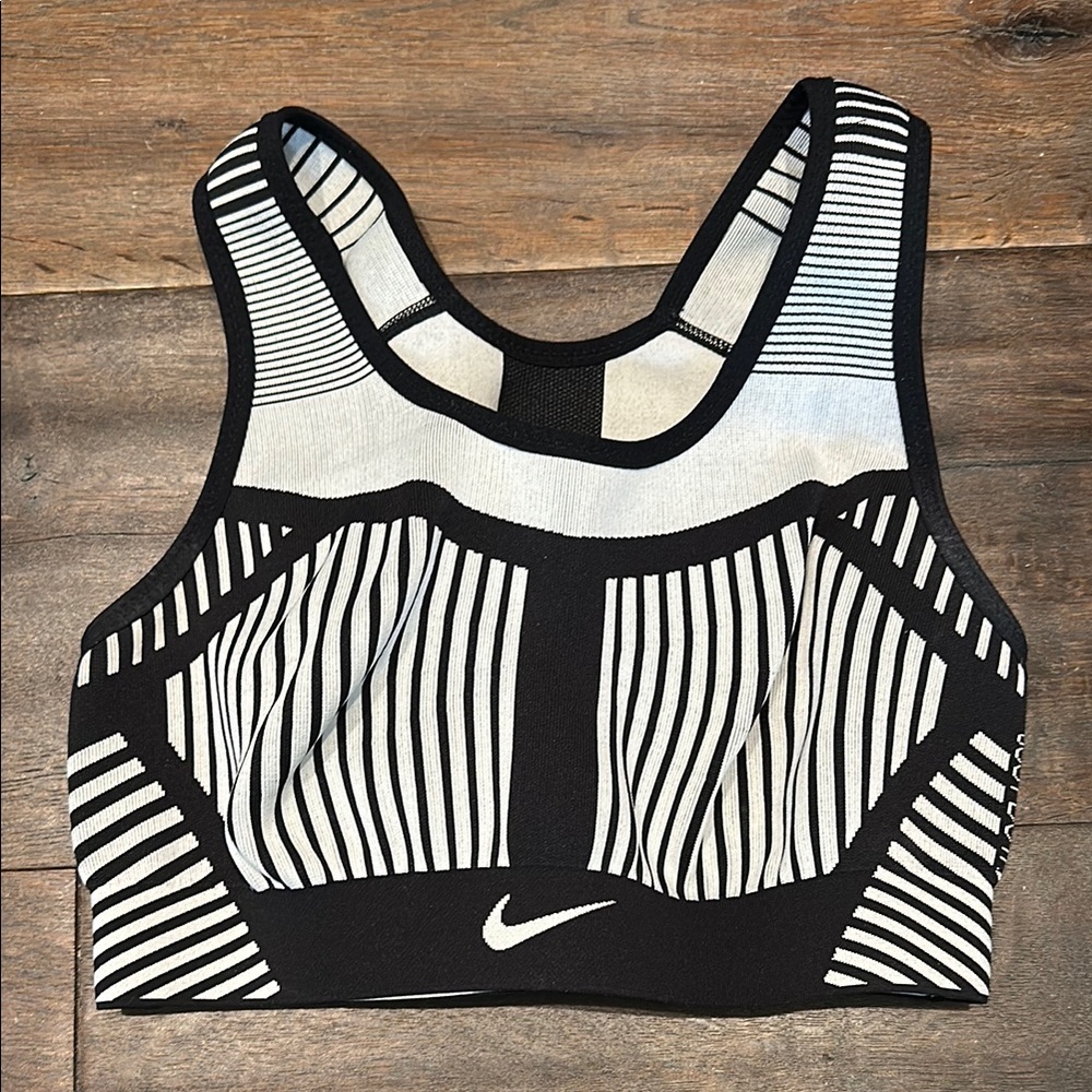 Nike Women’s FE/NOM FlyKnit Sports Bra